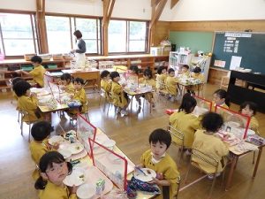 幼稚園　年少組給食