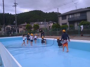 ぷーるそうじ